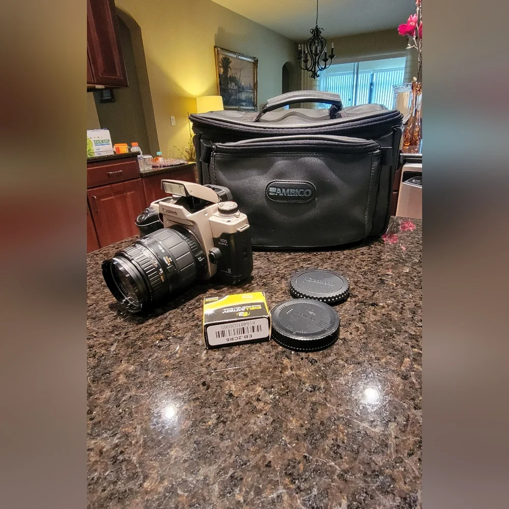 CANON EOS Ellan IIe 35mm Film Camera Sigma 20-80 Lens